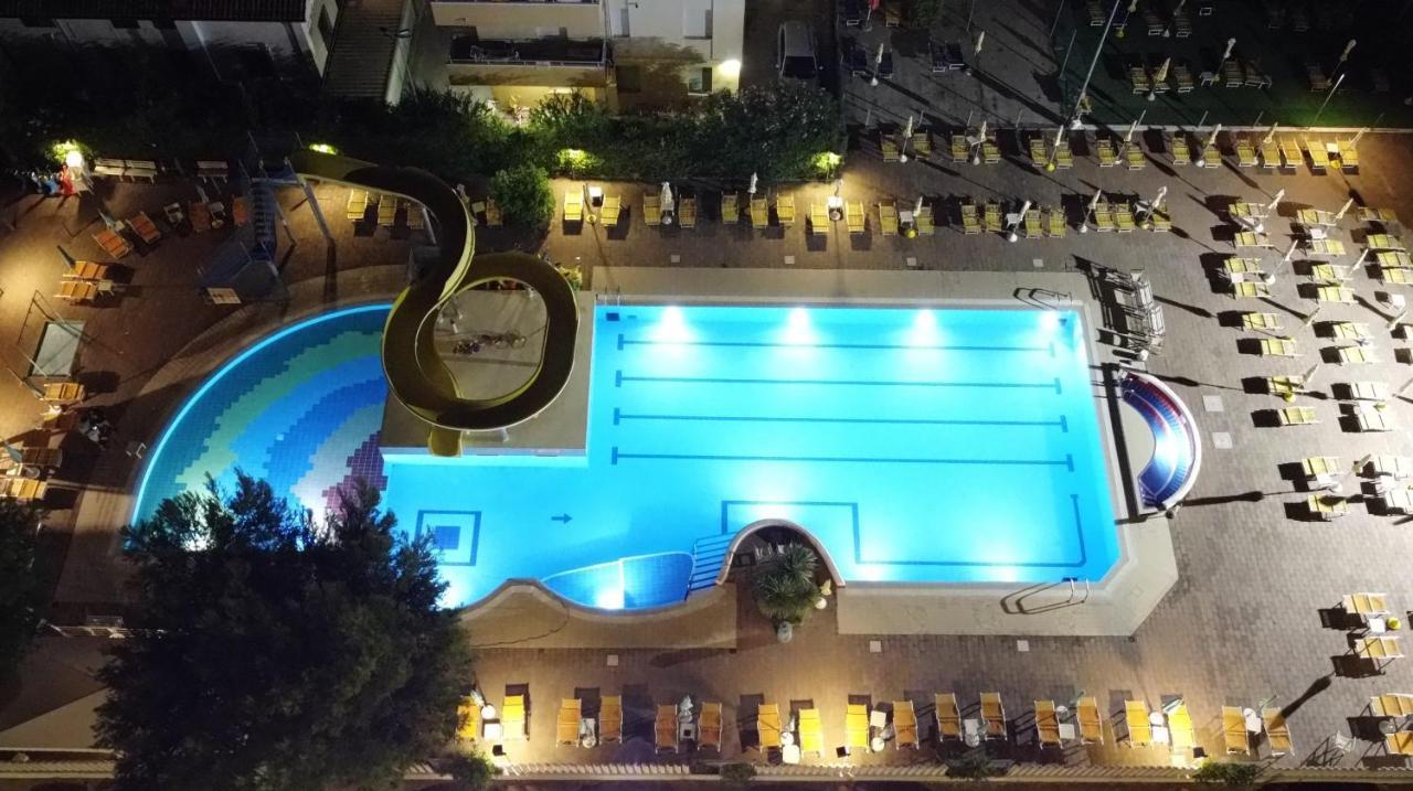Solemare Hotel E Residence Misano Adriatico Ngoại thất bức ảnh
