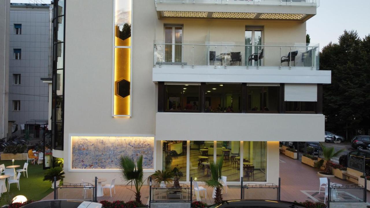 Solemare Hotel E Residence Misano Adriatico Ngoại thất bức ảnh